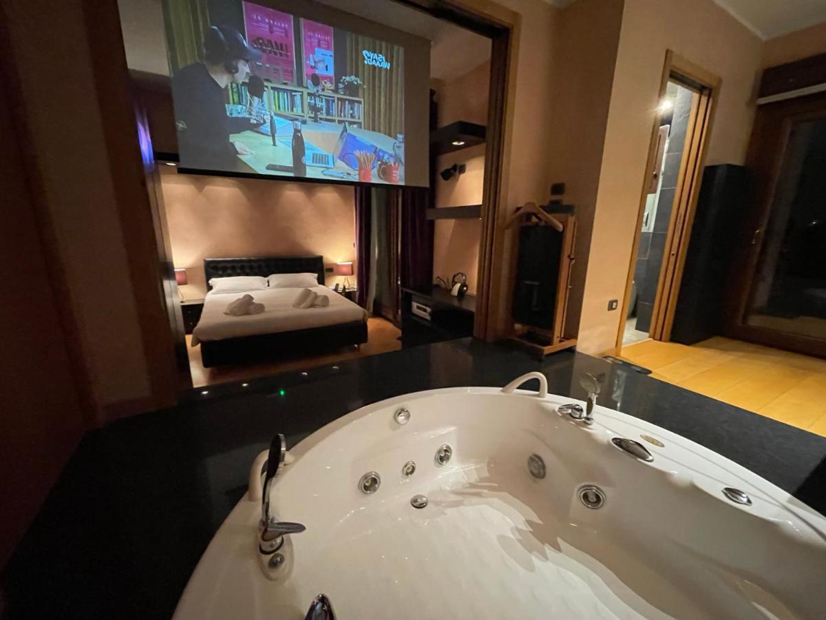 Attico Con Vista Spettacolare E Jacuzzi Lejlighed Bologna Eksteriør billede